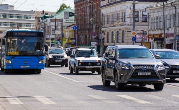 В первой половине марта текущего года стоимость автомобилей 11 различных марок, которые официально продаются на российском рынке, претерпела изменения