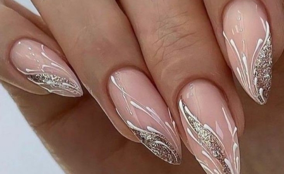 Новогодний маникюр без глиттера: почему ледяной корейский нейл — хит сезона Новогодний маникюр без глиттера: почему ледяной корейский нейл — хит сезона