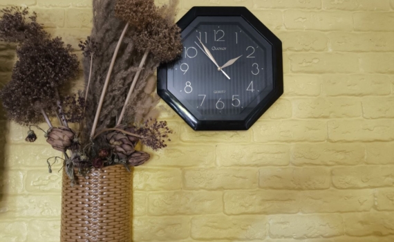 Пустая стена — не проблема: свежие интерьерные решения для гостиной и спальни Пустая стена — не проблема: свежие интерьерные решения для гостиной и спальни